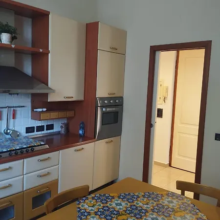 Ferry House Con Posto Auto Privato דירה *