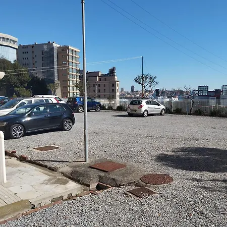 Ferry House Con Posto Auto Privato דירה *
